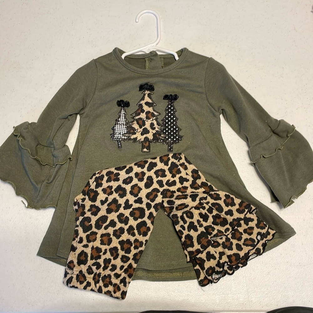 RicRac & Ruffles Cheetah Christmas Outfit Like New Size 2T